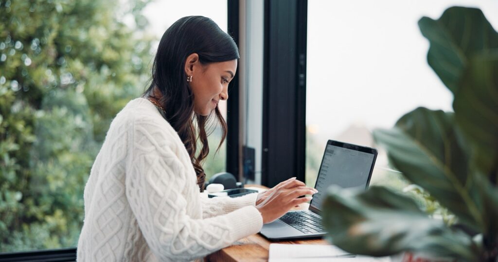 support engineer monitoring the Enterprise Status Manager dashboard for a fax platform customer