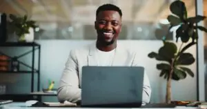 Employee sending a fax directly from Microsoft Teams within a modern digital workplace